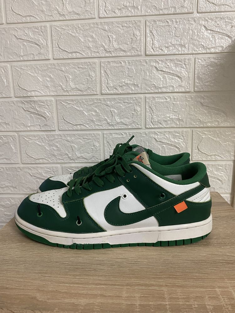 Обувки на Nike Dunk Off-White