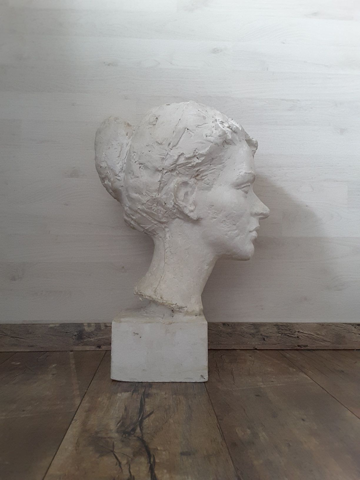 Sculptura bust damă