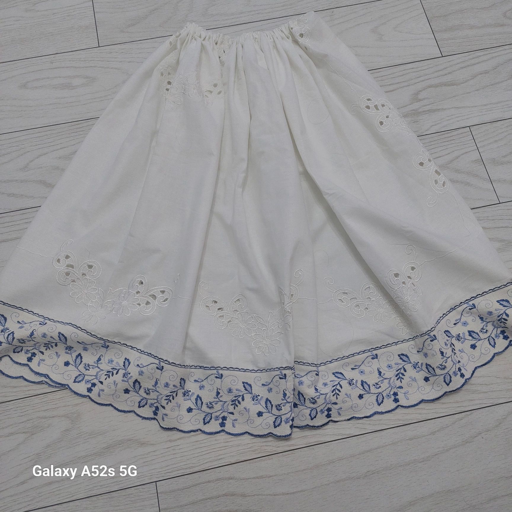 Poale costum popular