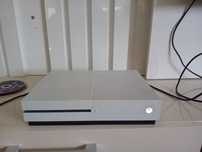 Xbox one cu 170 GB liberi și 10 jocuri