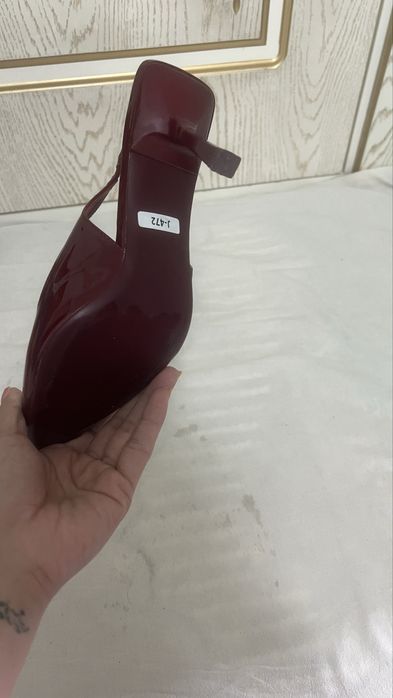 Yengi tufli 40 razmer karobkalari bor
