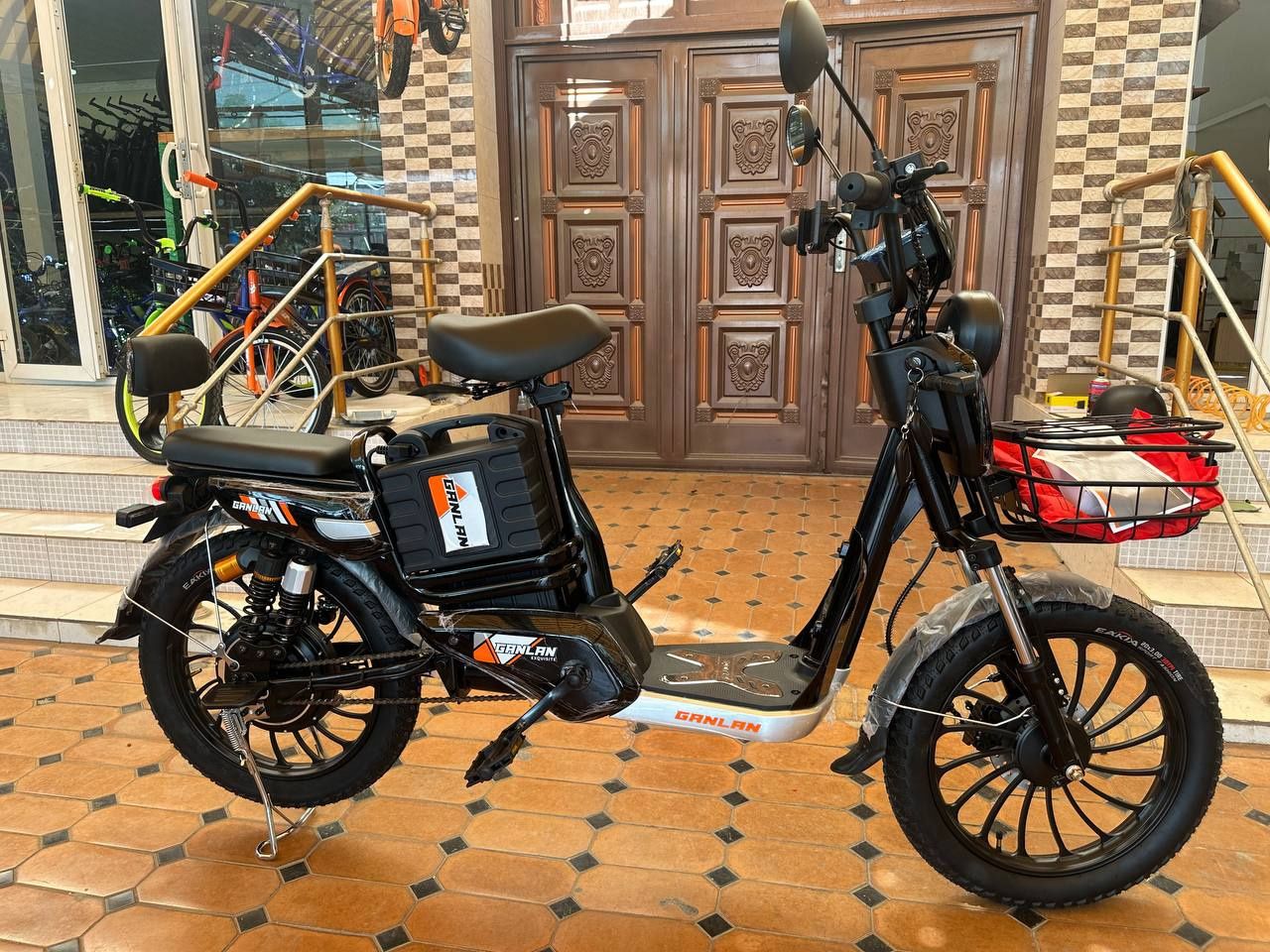 Elektro skuter yangi dastafka bor
