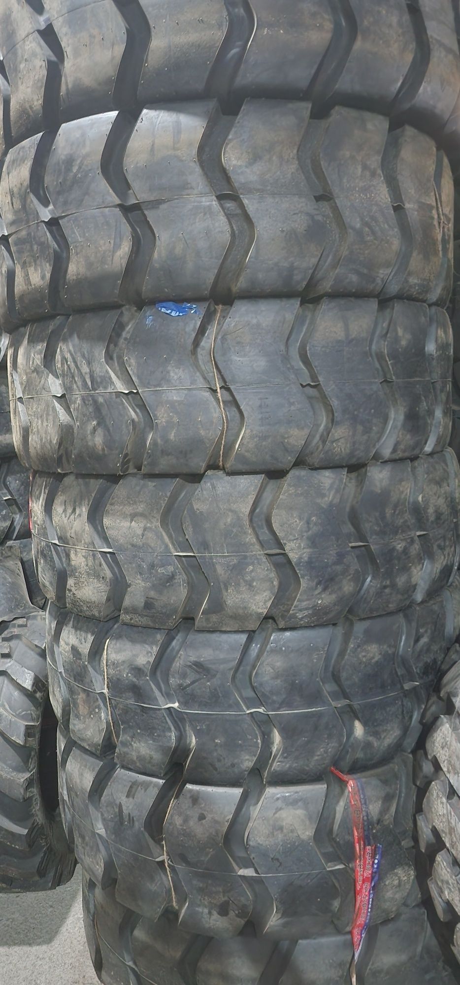 Шина порузчика 17.5-25 E3/L3 PR28 ROCKBUSTER( китай).Усиленный вариант