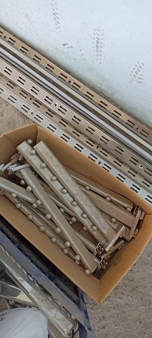 Кийим реклама килиб илгани