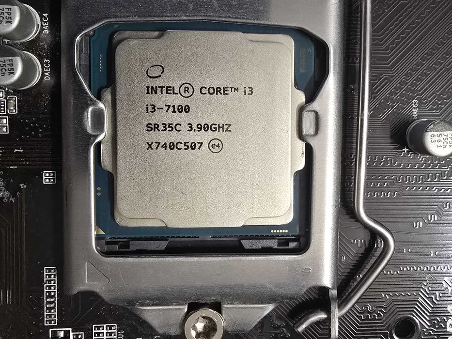 Placa de baza GIGABYTE GA-H110M-S2H, Socket 1151 + procesor I3 7100