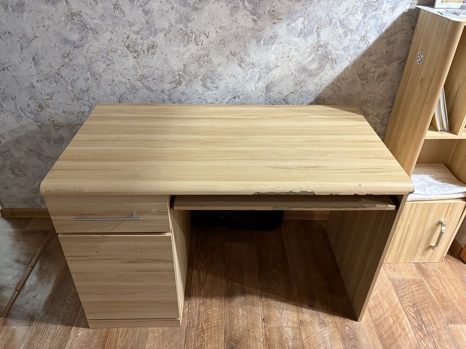 Продам стол и гарнитуру для компьютера