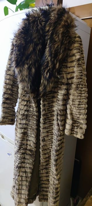 Палто от естествена кожа.