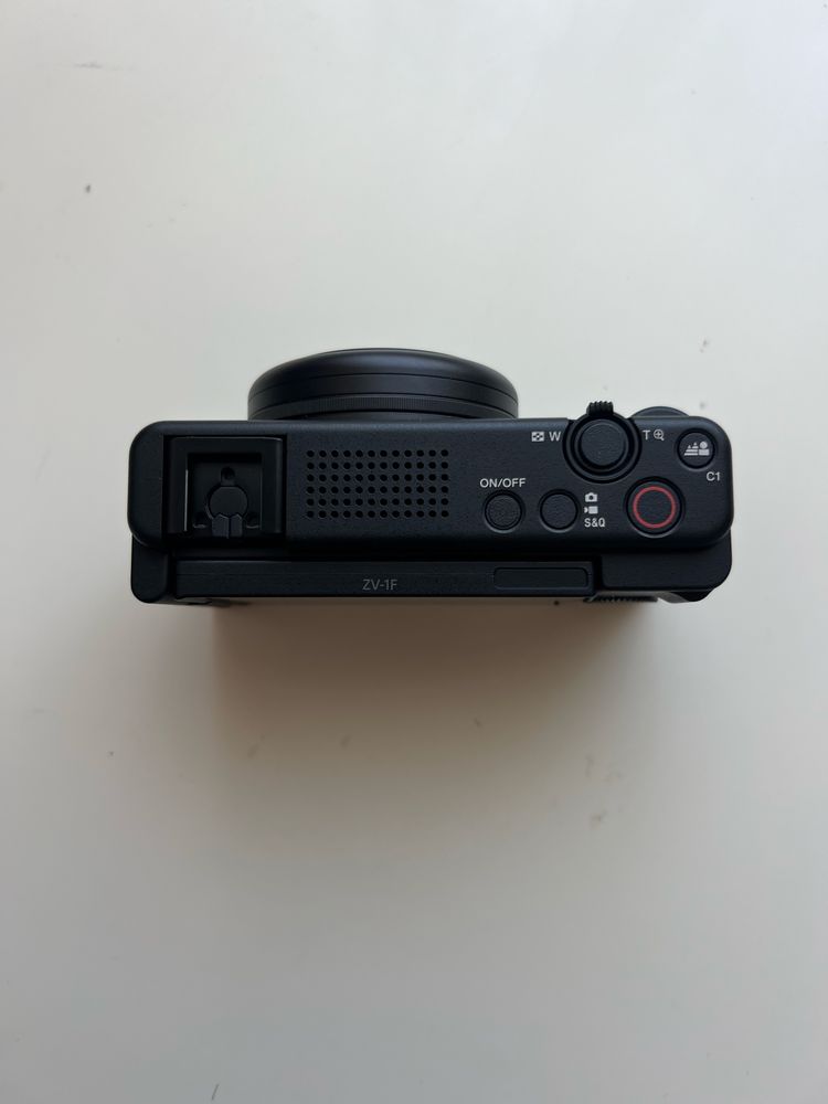 Фотоапарат чисти нов Sony zv 1 F