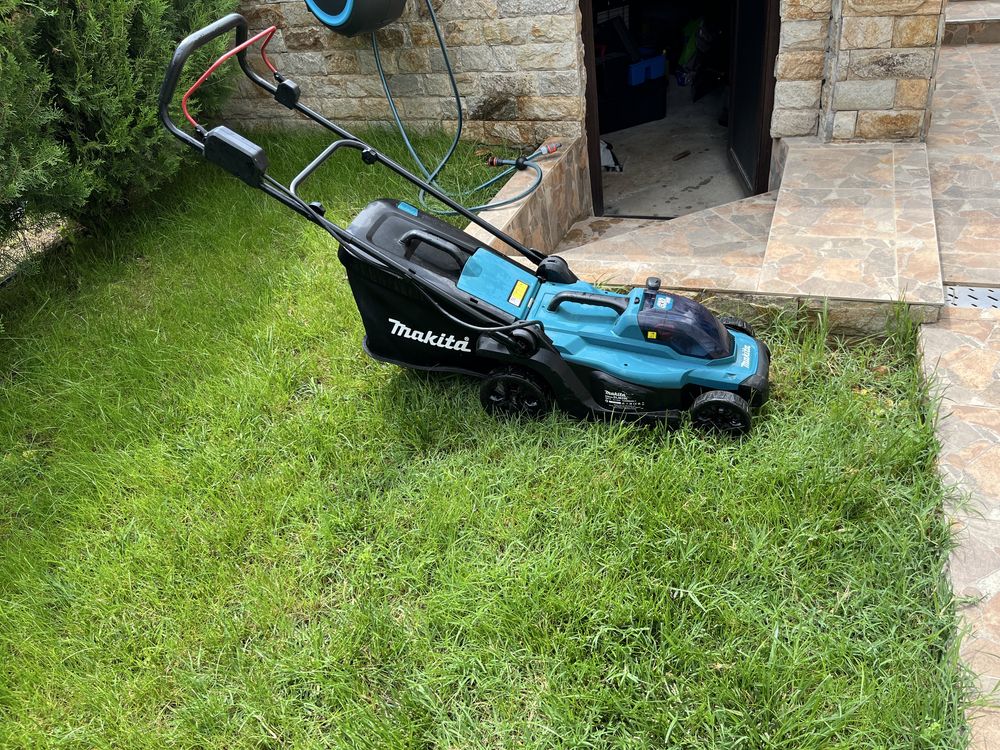 Makita Акумулаторна косачка DLM330Z, 18 V, 330 мм, 270 м² Solo