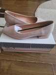 pantofi toc mic bej catifea