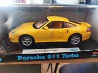Porsche 911 Turbo - Welly 1:18

Macheta in cutie ei, sigilii prezente.