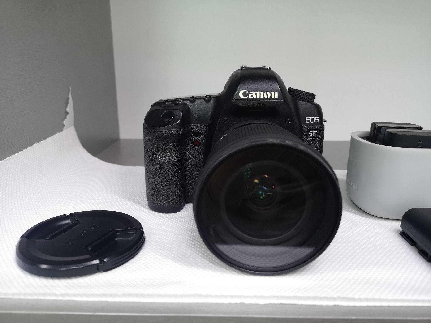 Canon EOS 5D mark II/ accesorii + sigma 28mm/1.8