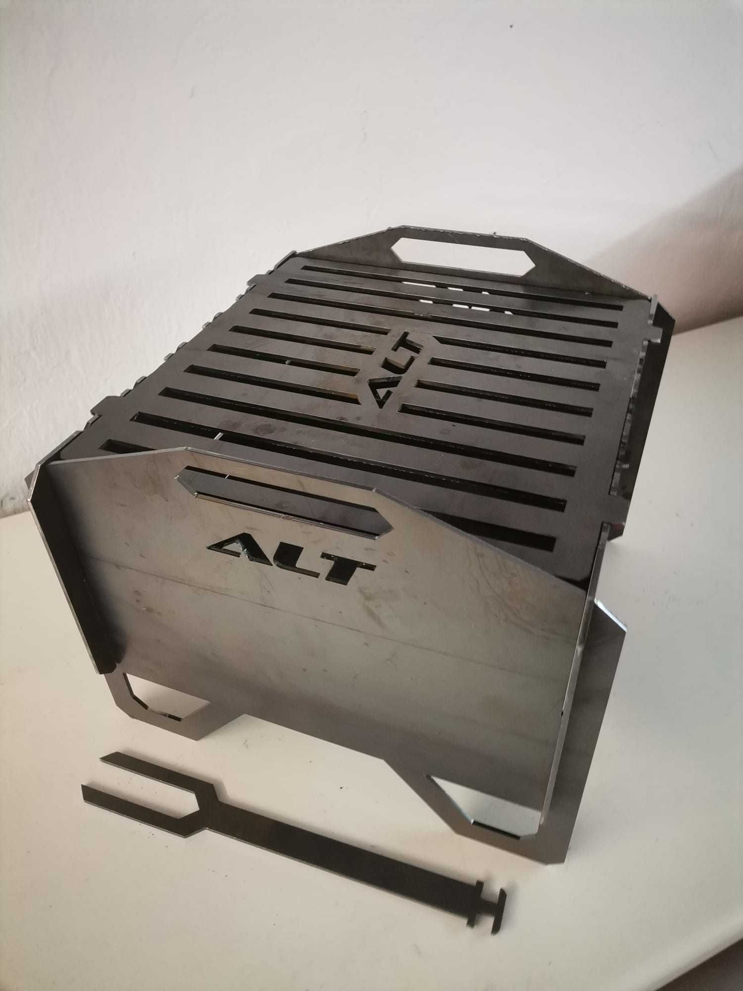 GRILL ALT Transformer cu un gratar si 6 locuri pt frigarui