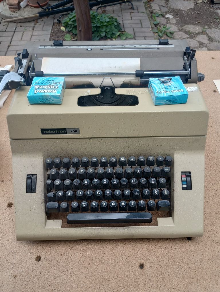 Mașină de scris mecanică  Robotron 24