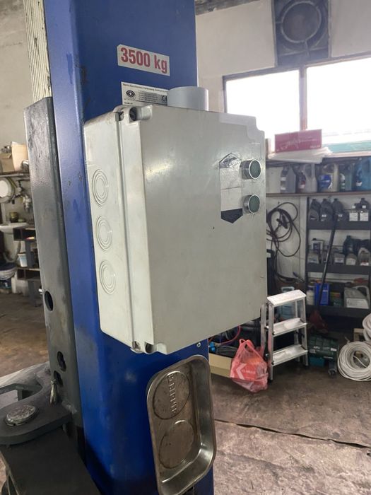 Подемник двуколонен 3.5т. Maha