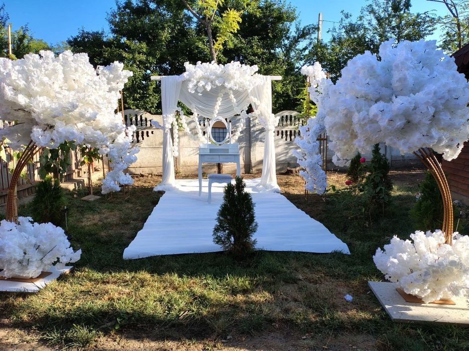 Închiriez aranjamente florale/baloane pentru nunti,botezuri