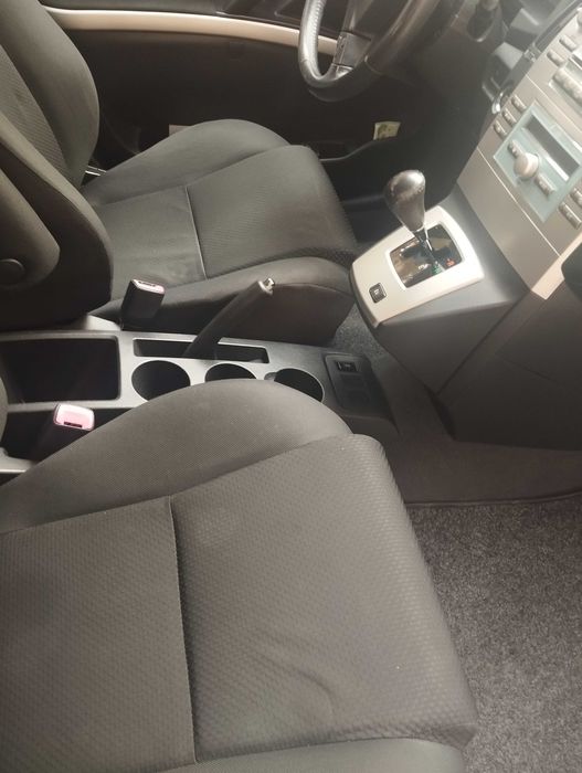 Продавам Тойота Корола Версо