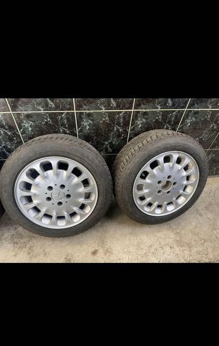 Vând anvelope iarnă 205/55/16 cu jante de mercedes