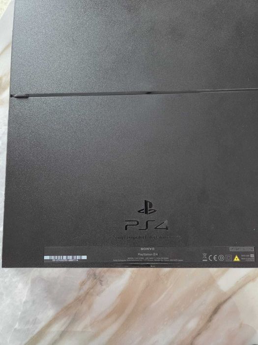 Playstation 4 – 500GB + 4 Controllere+Stație Încărcare–Stare Excelentă