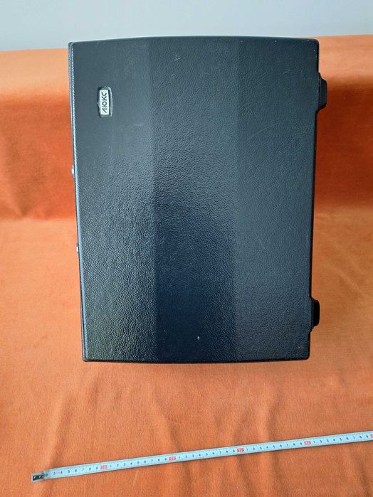 Geanta diplomat negra,  din fibra, folosita, 55*40*25cm