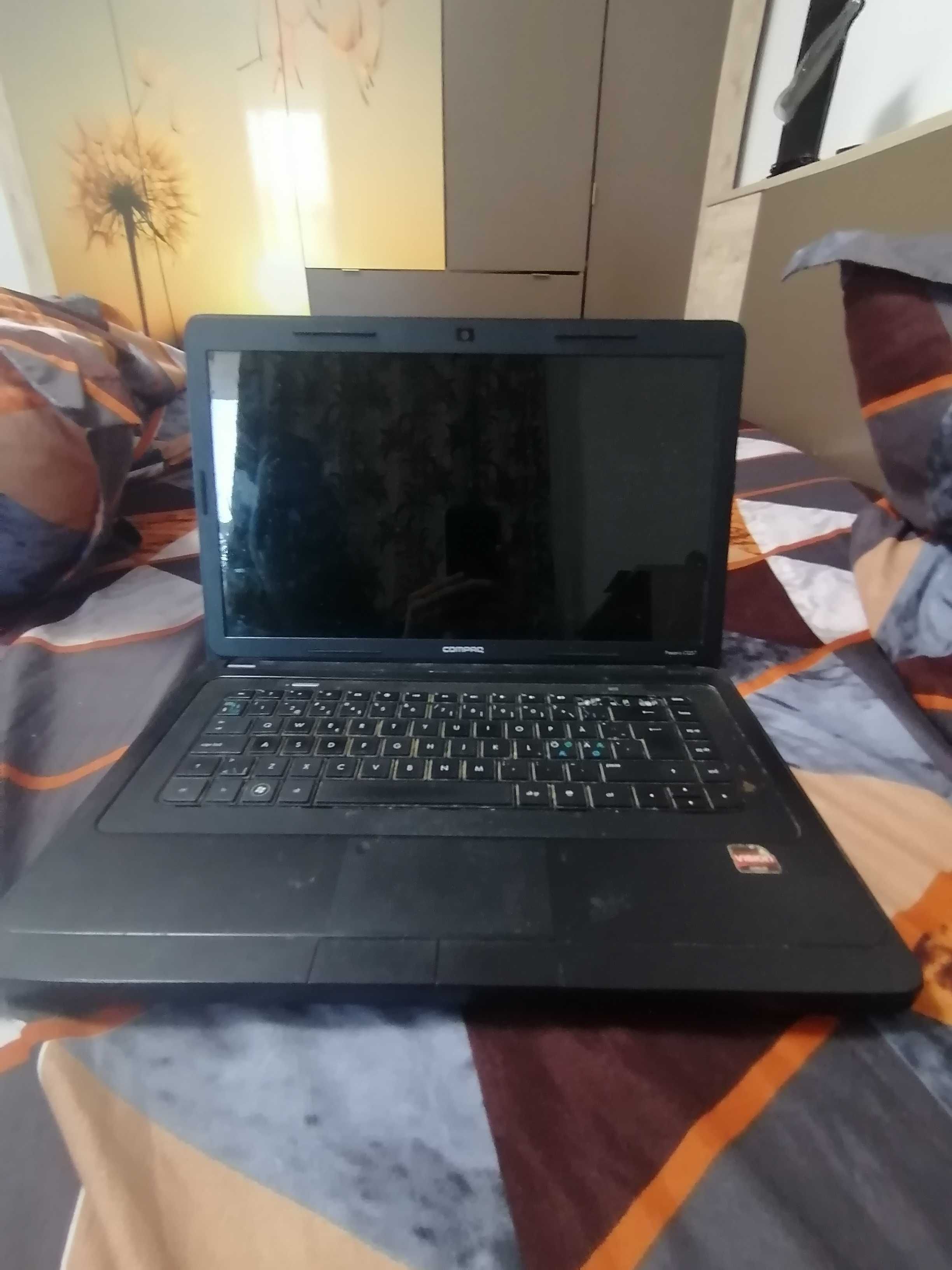 Vând laptop funcțional cu baterie!