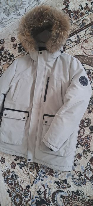 Куртка сатылады.