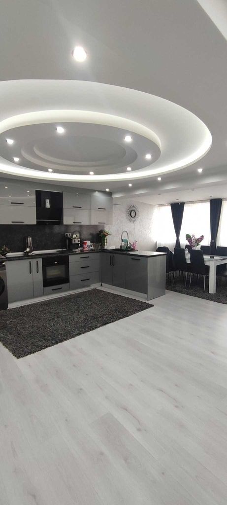 Продава се Тристаен апартамент в Асеновград - 135 кв.м за 1112 €/кв.м - Снимка #7