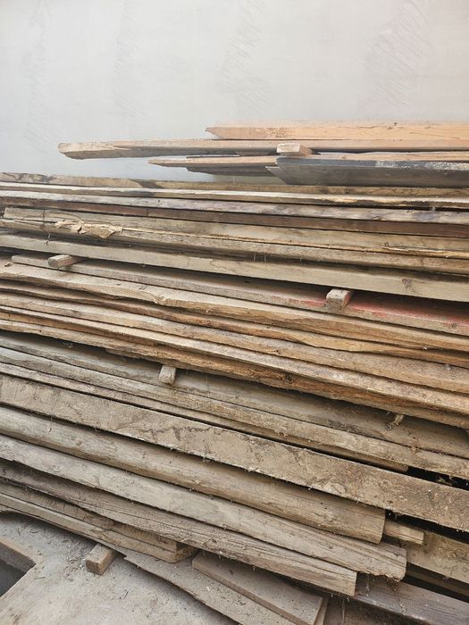 Taxta , eski eshik , rom