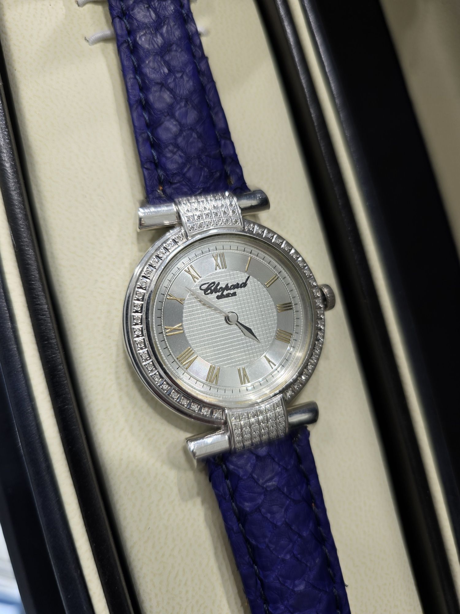 Новиночка от Chopard в беллом золоте с бриллиантами в 1.1 карат
Импери