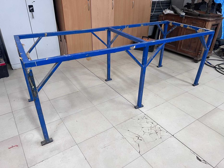 Метална работна маса без плот