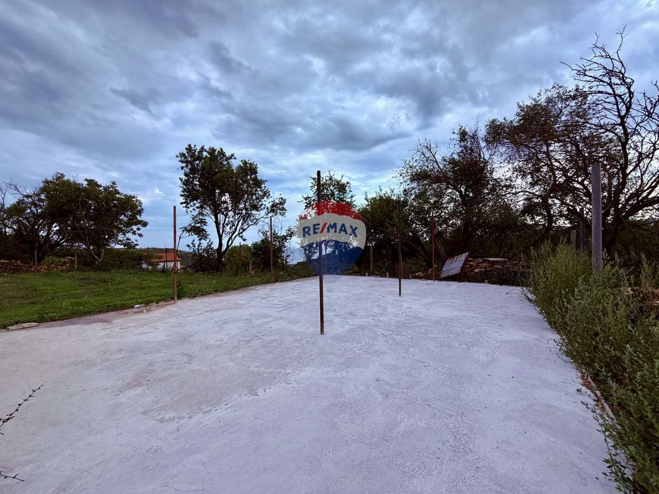 Панорамен парцел с ток, вода и морска гледка за продажба, гр. Балчик,
