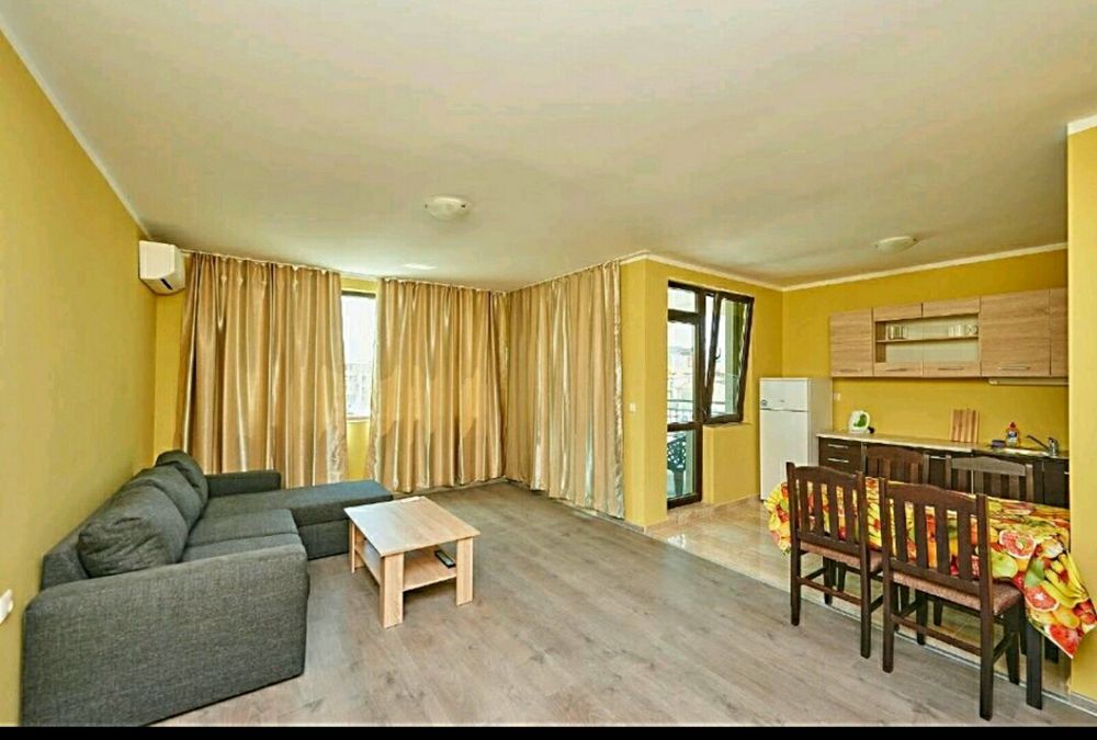 Апартамент тристаен под наем