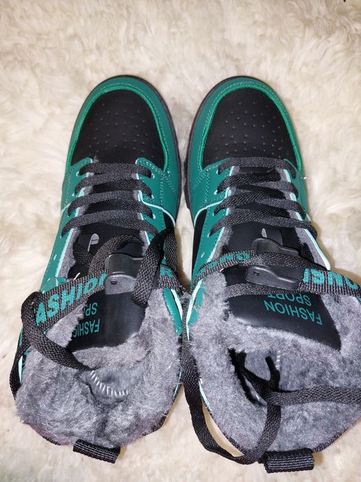 Vând adidași îmblăniți nr 41  noi în cutie