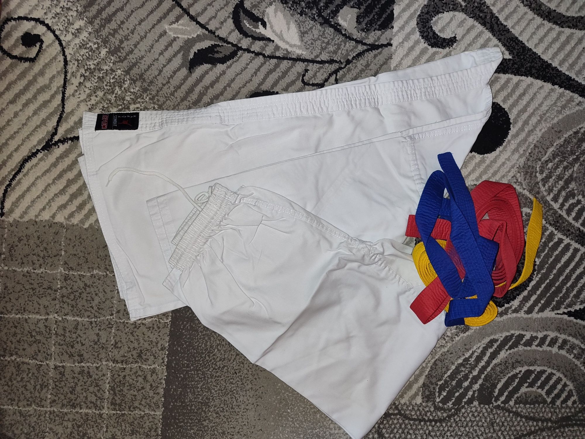Кимано новое с поясами, размер 48-50.