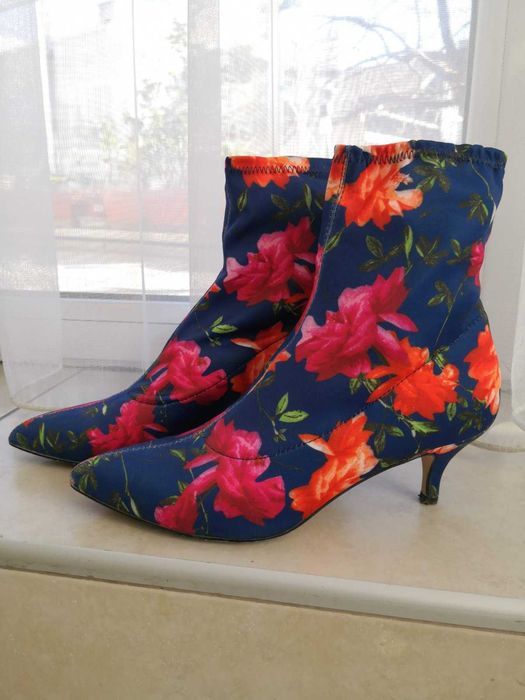 Дамски ботуши BATA  39 номер. Текстилни.