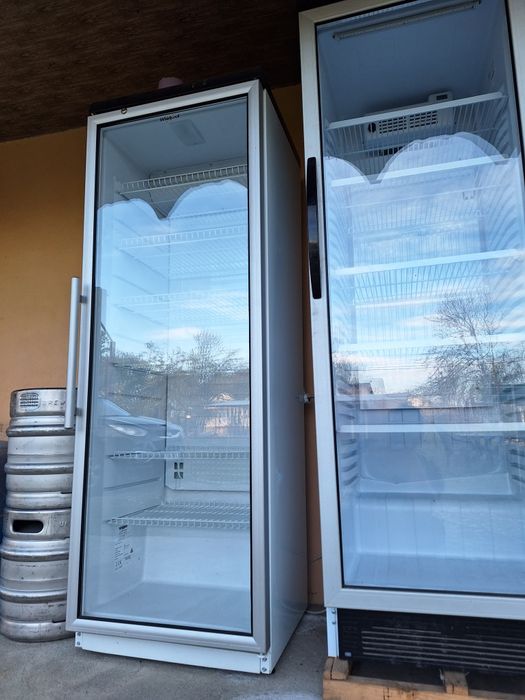 Închiriez pentru evenimente, vitrine frigorifice ,dozator cu 2 linii