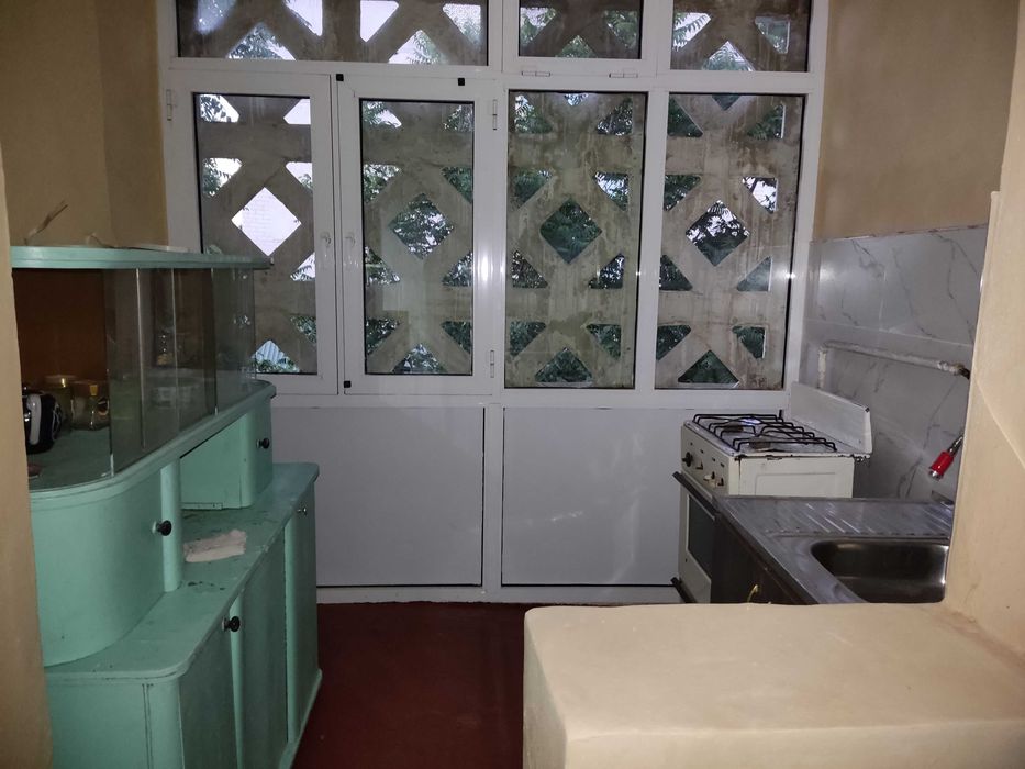 Shahar markazida 2 xonali kvartira sotiladi.