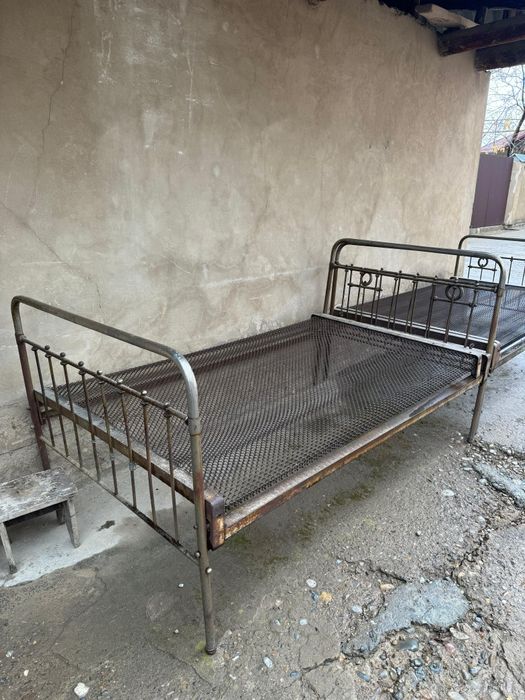 Продаёться кроват  2 шт.