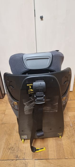 Детско столче за кола Maxi - cosi AxissFix.