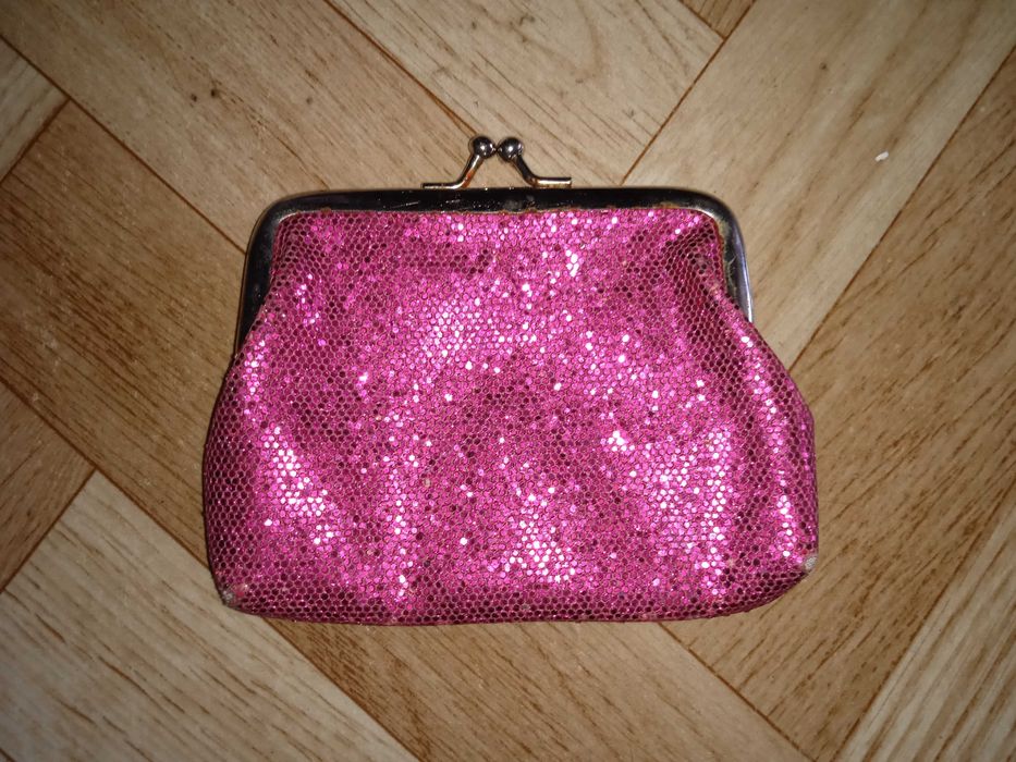 ПРОДАМ ЖЕНСКИЙ КОШЕЛЕК для мелочи ! Б/у. Розовый, блестящий. Винтаж.