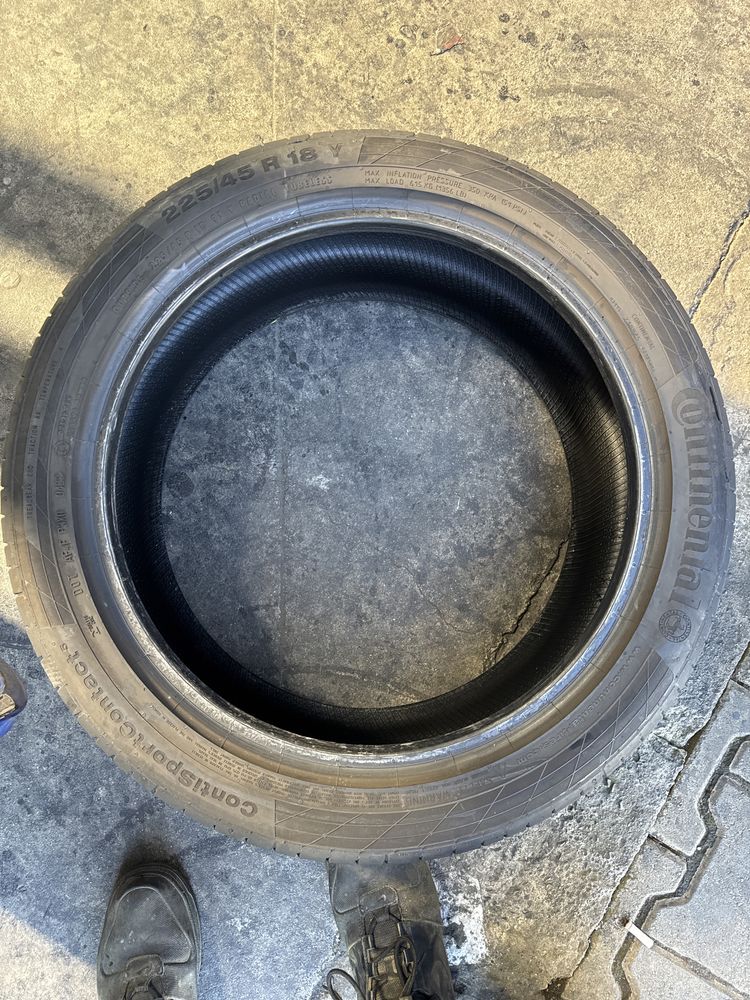 225/45/18 Continental