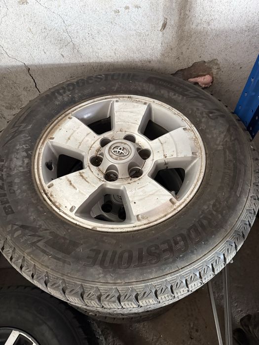 Тойота продавам два комплекта  джанти от Тойота Такома 17 и 16 цола