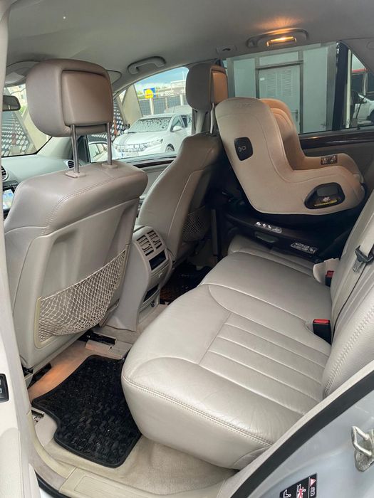 Vând Mercedes ML 320 Autoutilitara