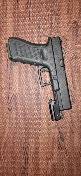 Vand replica glock 17 gen 4 gas nefolosit