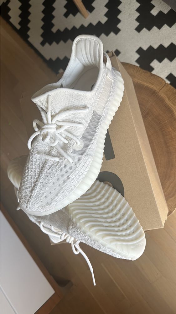Yeezy Boost 350 V2 Bone, noi, marimea 43 1/3