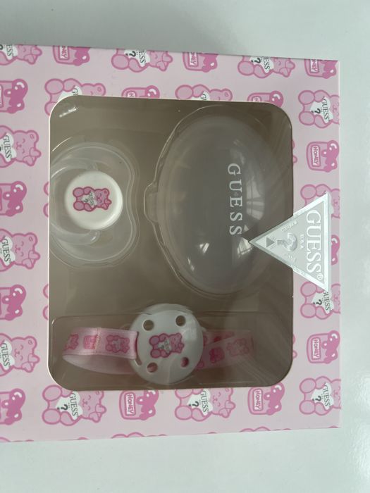 Залъгалка с клипс Guess