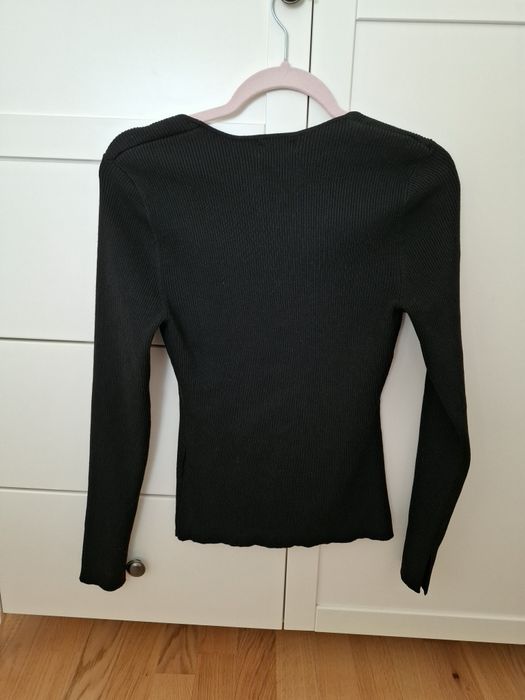 Bluză reiata cu decolteu in V, H&M, nouă