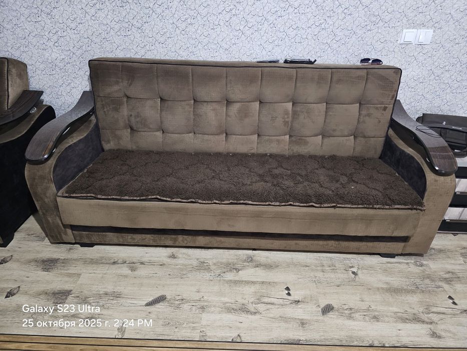 Диван ва 2 кресло яхши холатда