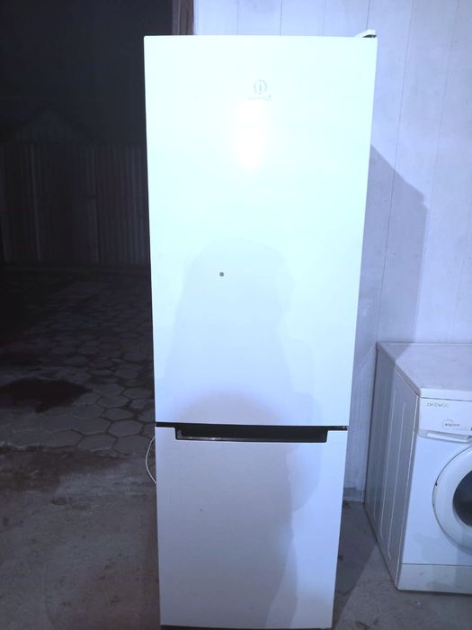 Холодильник Indesit