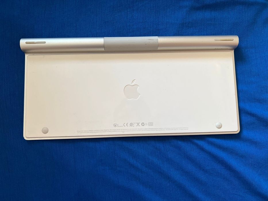 Vand sau schimb tastatura apple wi fi/bluetooth